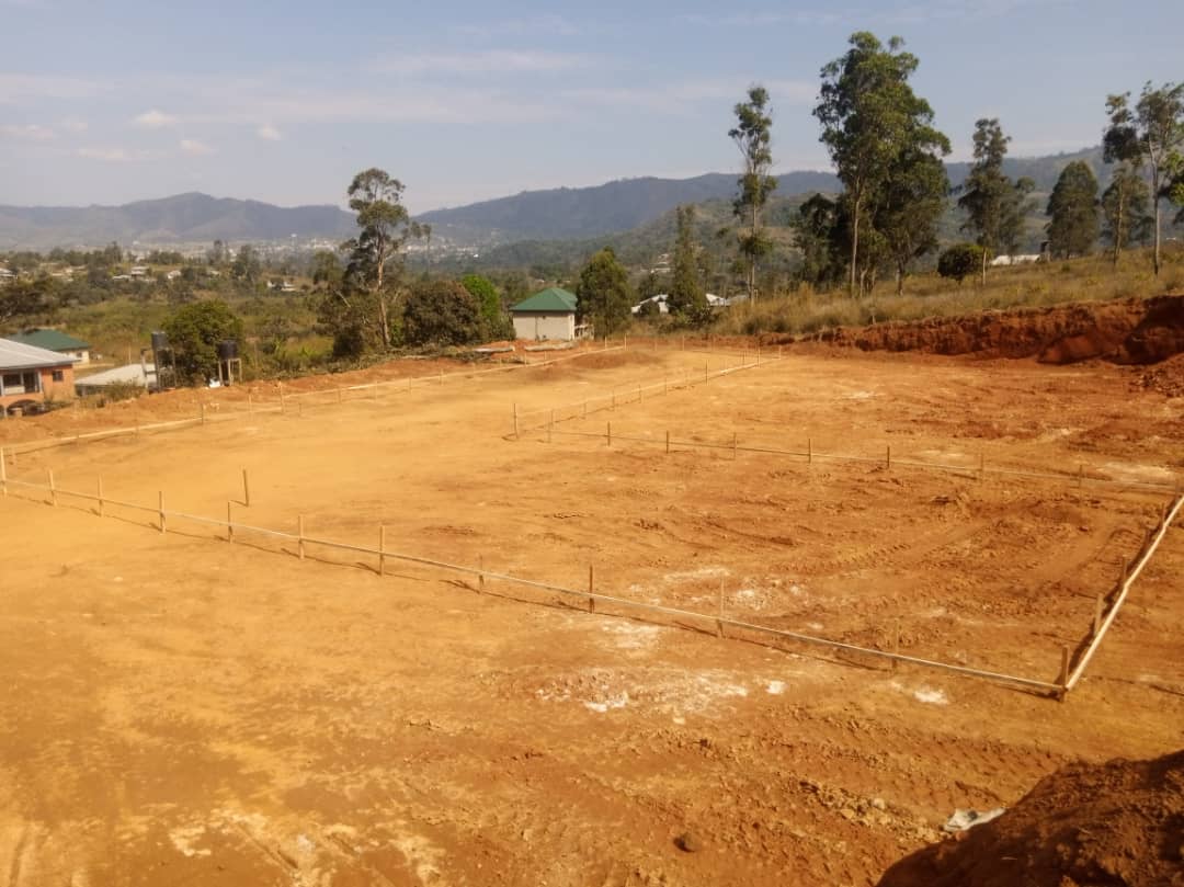 Abgesteckter Grundriss in Bamenda für den Bau des Safe House.