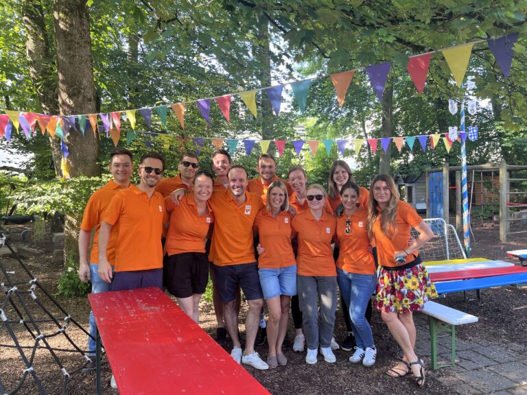 SIXT Team Corporate Sales war fleißig und hat dem Kindergarten St. Ansgar in Pullach im Isartal einen neuen Anstrich verliehen.