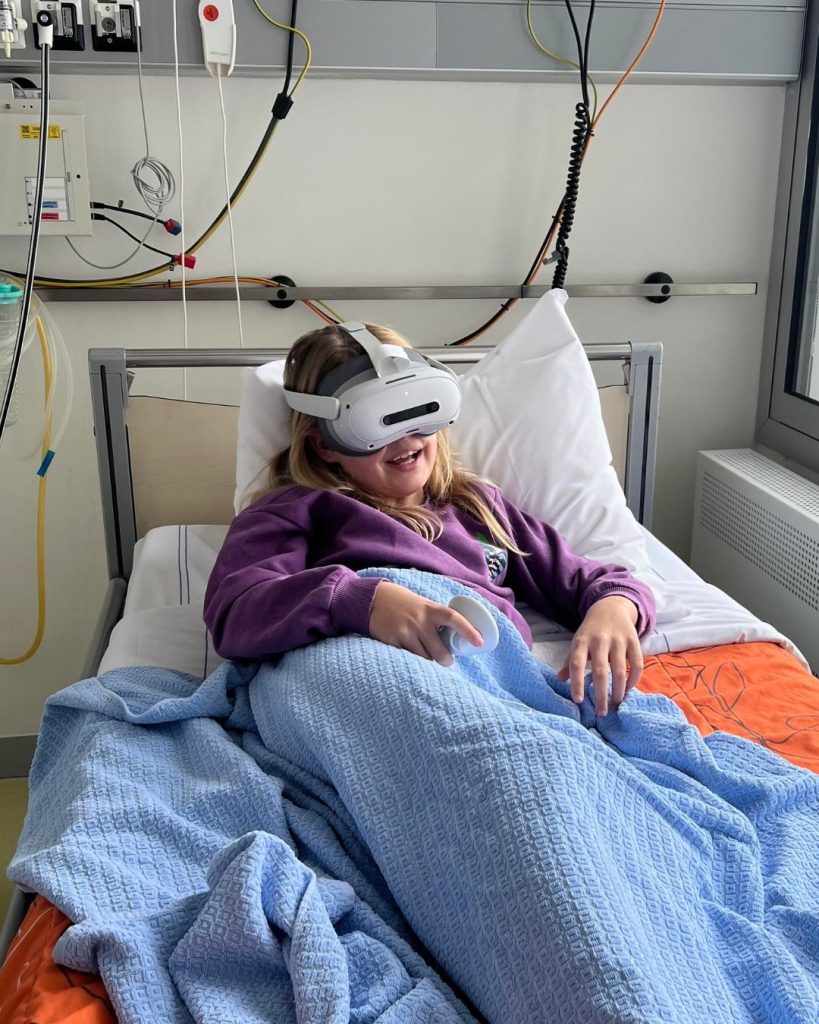 800.14 Kind mit VR Brille