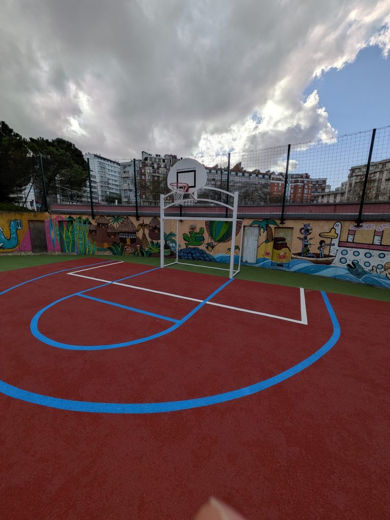 455 Sportplatz Robert Debre